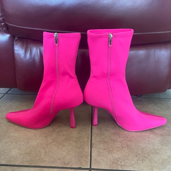 Steve Madden Vakay Neon Fuchsia Stretch Booties SZ 11M - Picture 3 of 9